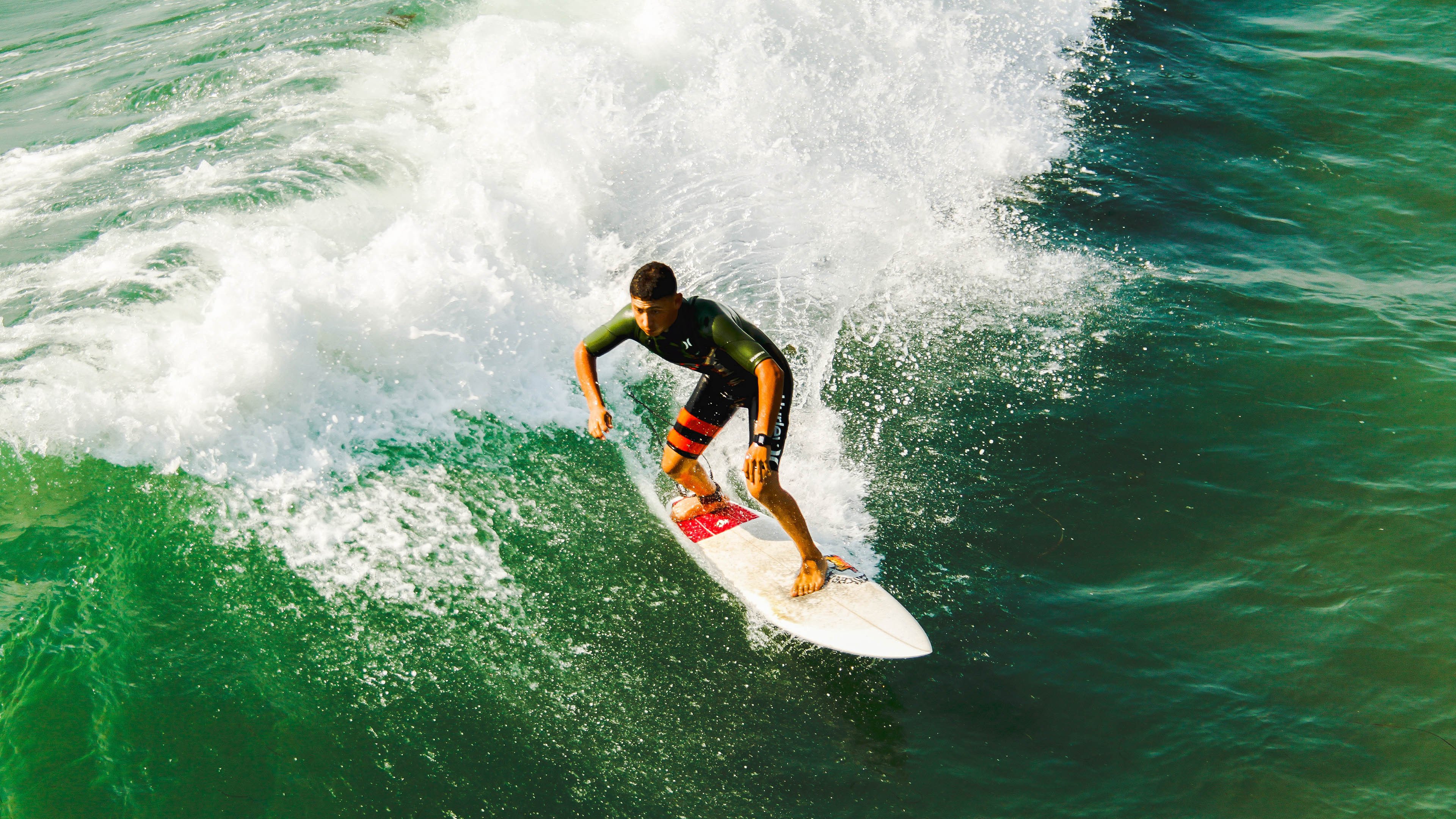 从卡塔尔到欧冠,足球世界的多元叙事—当轻取与接管成为时代注脚