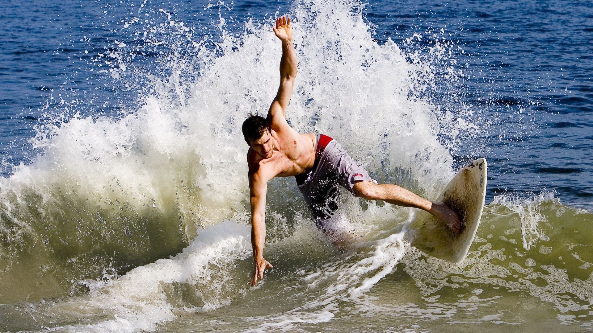 从哈兰德到喀麦隆,攻防转换的艺术与压哨奇迹的启示